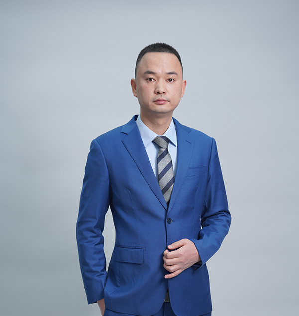 李伟